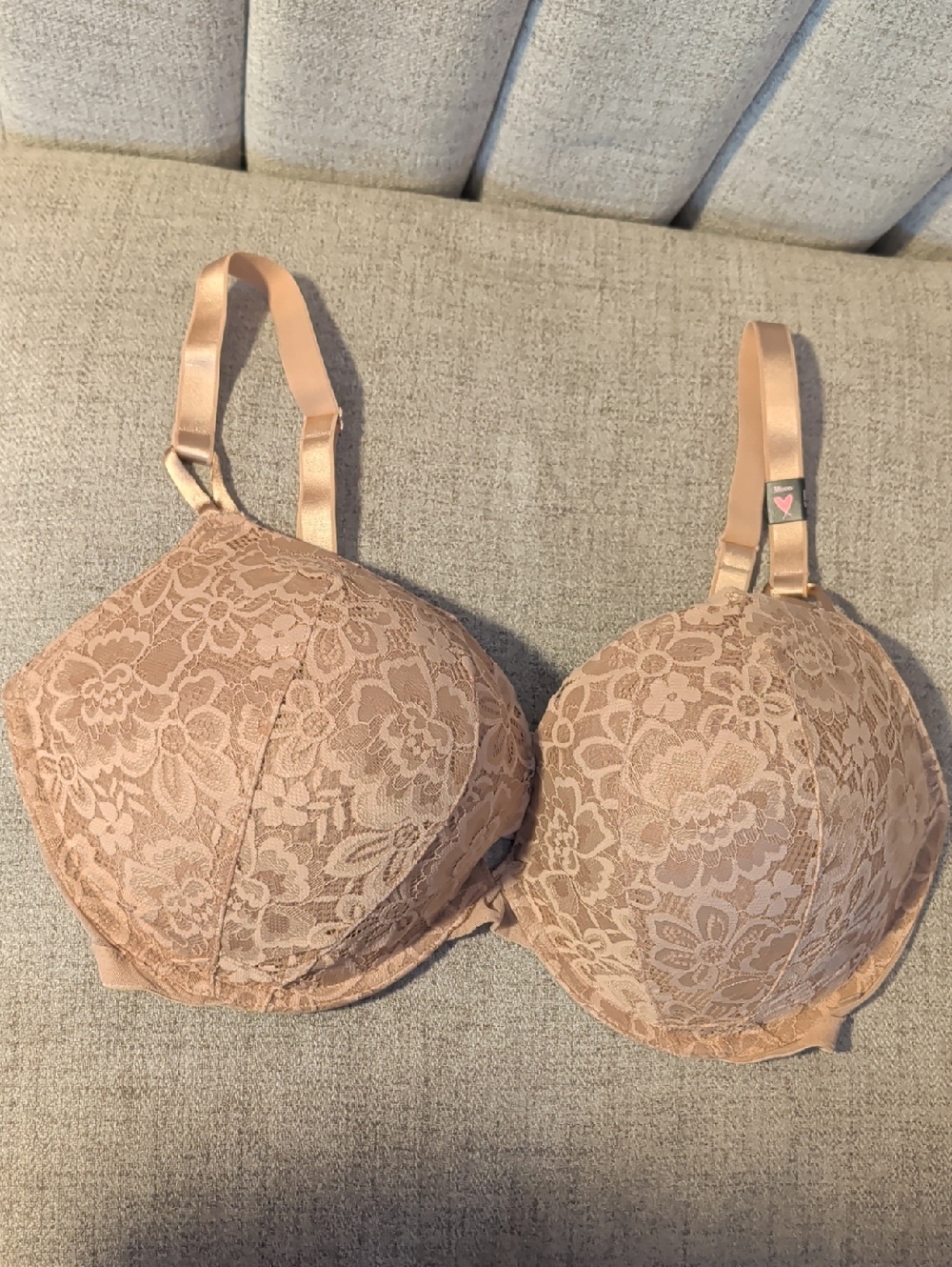 Victoria's Secret Lace Push Up Bra Size 38DDD